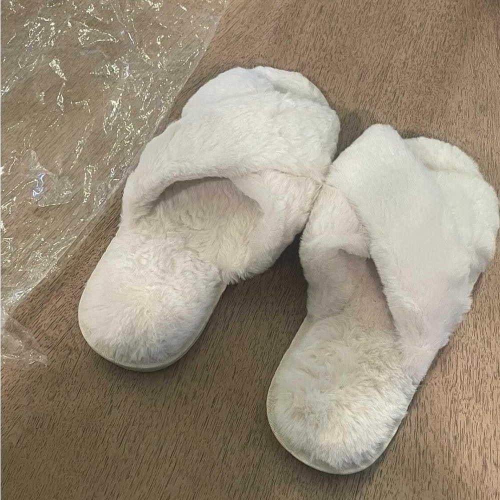 Boutique furry slippers NEW
